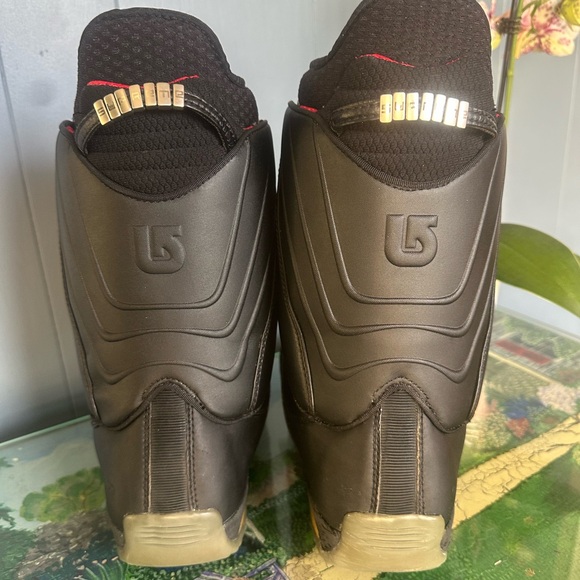 Burton Black and Red Women's Supreme Snowboard Boots - Picture 11 of 11